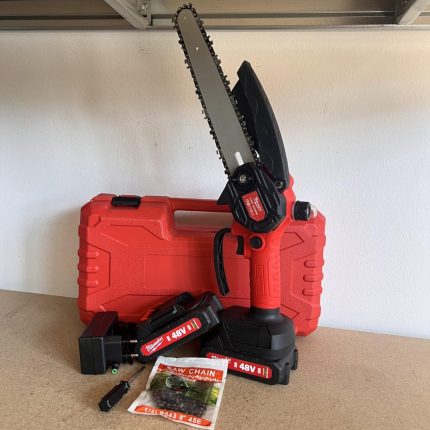 Aku pila Milwaukee 8ʺ sa pumpicom za podmazivanje lanca (mač 20cm)