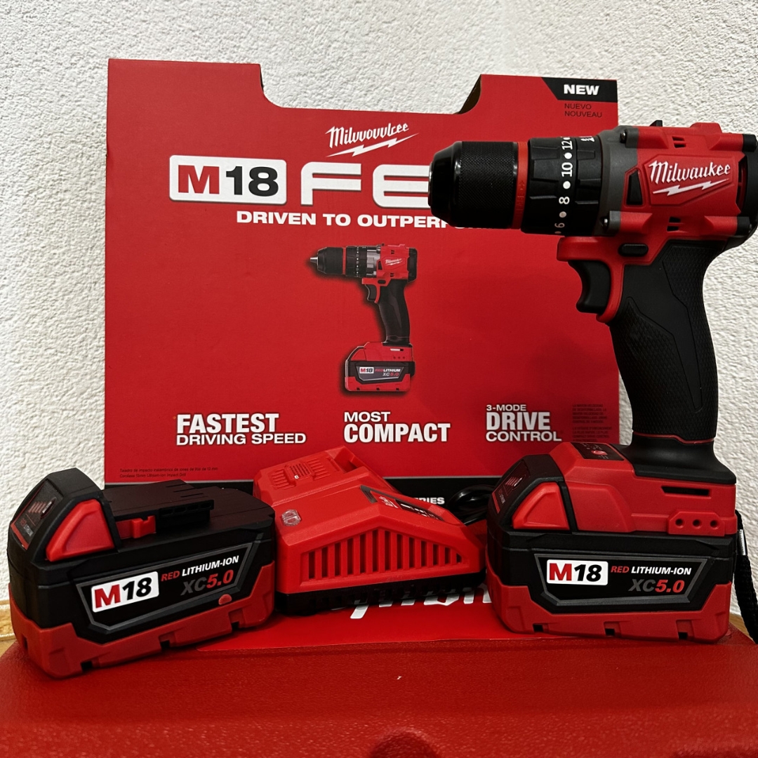 Motorka (6) Aku bušilica Milwaukee sa metalnom steznom glavom - Image 1